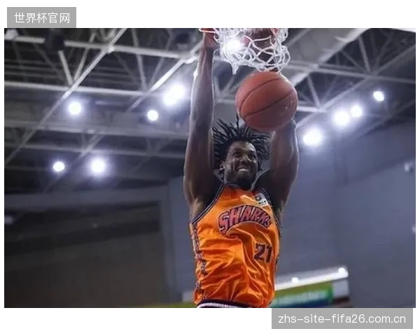 怀特塞德成CBA首位外籍DPOY,白边用护筐表现撑起上海防守禁飞区。 怀特塞德成CBA首位外籍DPOY,白边用护筐表现撑起上海防守禁飞区。